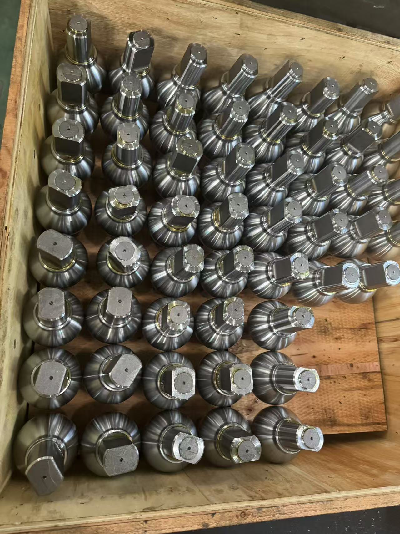 Jakie jest zastosowanie urządzeń grzewczych do pras kuźniczych do kucia odkuwek króćców rurowych?